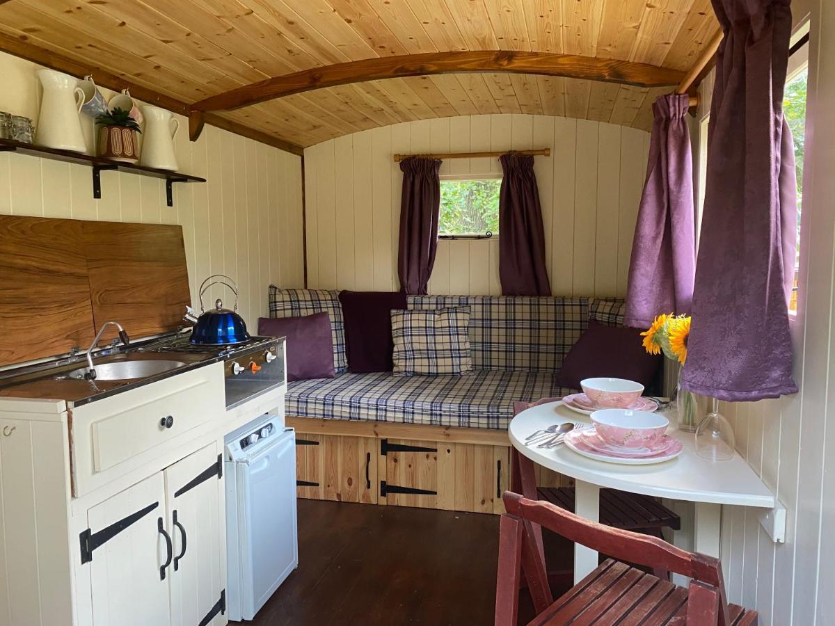 The Shepherd'S Hut - Wild Escapes Wrenbury Off Grid Glamping - Ages 12 And Over Baddiley Екстер'єр фото