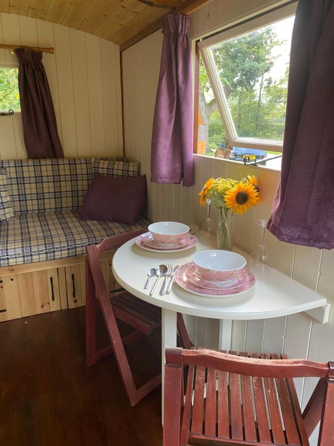 The Shepherd'S Hut - Wild Escapes Wrenbury Off Grid Glamping - Ages 12 And Over Baddiley Екстер'єр фото