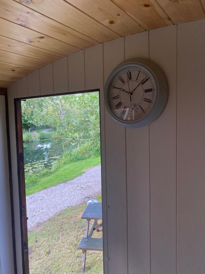 The Shepherd'S Hut - Wild Escapes Wrenbury Off Grid Glamping - Ages 12 And Over Baddiley Екстер'єр фото