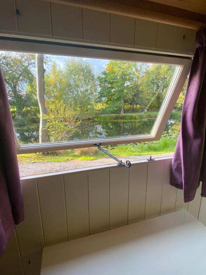 The Shepherd'S Hut - Wild Escapes Wrenbury Off Grid Glamping - Ages 12 And Over Baddiley Екстер'єр фото